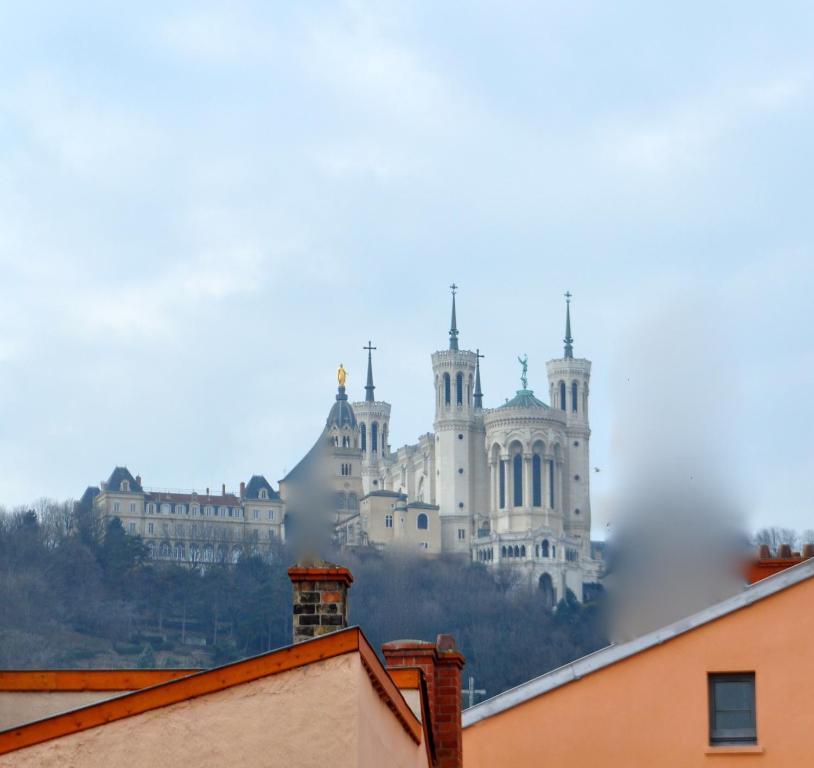 Le Secret Des Templiers Apartment Lyon Exterior foto